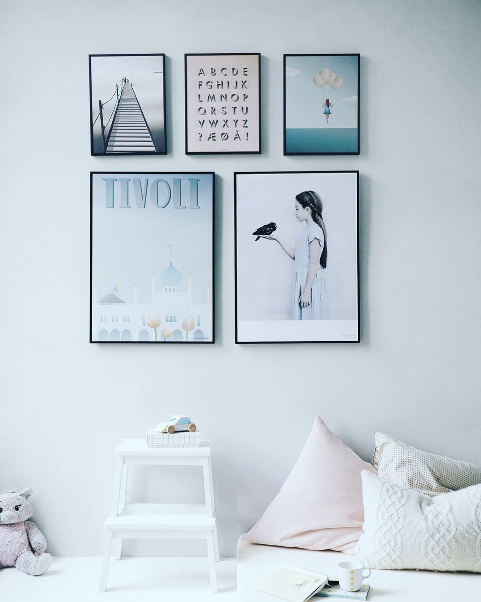 We love a nice wall gallery. Wall art or Family snaps get them up and create a buzz about the place

#design #interiorstyling #interiorinspo #wallart #wallgallery #whiteroom