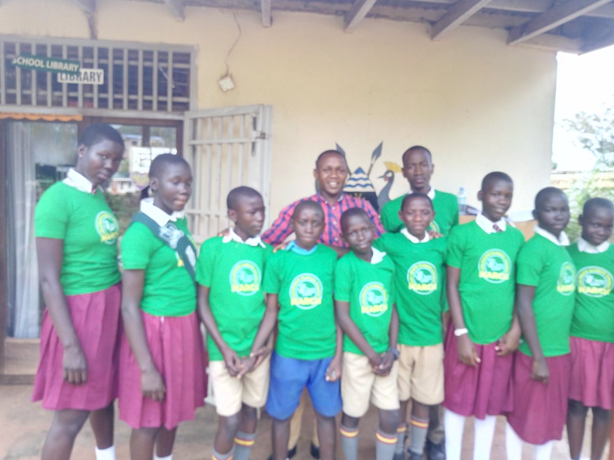 Samsemah1's tweet photo. The Children's Climate Change March Shaping up .
East Kololo P/S one of the @KCCAUG school received their Go green attires .
#28thJuly2018 City Hall garderns 
@LilGreenHandsUg @nwscug @FrenchEmbassyUg @NFAUG @capitalfmuganda  @nbstv  @UNDPUganda @Kampala4Climate @UNEnvironment https://t.co/VodZ9Iozdr