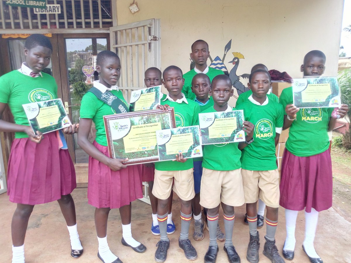 Samsemah1's tweet photo. The Children's Climate Change March Shaping up .
East Kololo P/S one of the @KCCAUG school received their Go green attires .
#28thJuly2018 City Hall garderns 
@LilGreenHandsUg @nwscug @FrenchEmbassyUg @NFAUG @capitalfmuganda  @nbstv  @UNDPUganda @Kampala4Climate @UNEnvironment https://t.co/VodZ9Iozdr