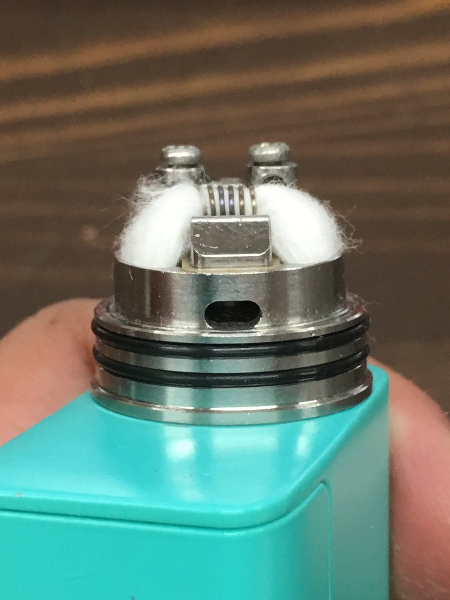 Jouji_ippanjin's tweet photo. 【勝手におすすめセットアップ⑩】
GeekVape AMMIT MTL RDA
Kanthal26g 2.5mm芯 スペースド5wrap 0.7Ω
コイルの高さは写真ぐらいでOK👌
MTLなら小さい方のエアホール2個目🤤
DLなら全開で!🤤🤤
エアホール選択の幅がもうあれですわ😋お試しあれ🙏
#vape #jaqsperch #ejuicepub https://t.co/KUFo3MIrQh