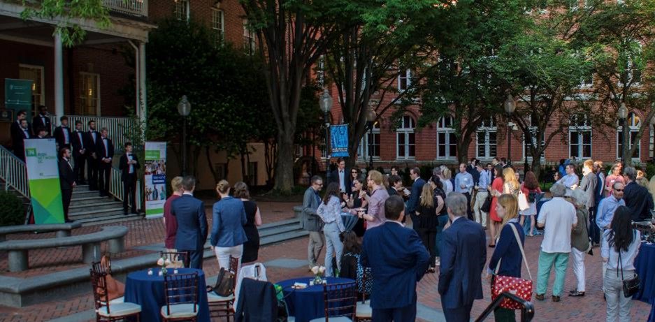 GlobalIrish's tweet image. Great article from @IrelandEmbUSA on their continued work with Irish Alumni in America. Their recent event, 'Irish Educated, Globally Connected,' was a huge success &amp;amp; is something we want to roll out to more locations around the world. Full article here:  dfa.ie/global-irish/s…
