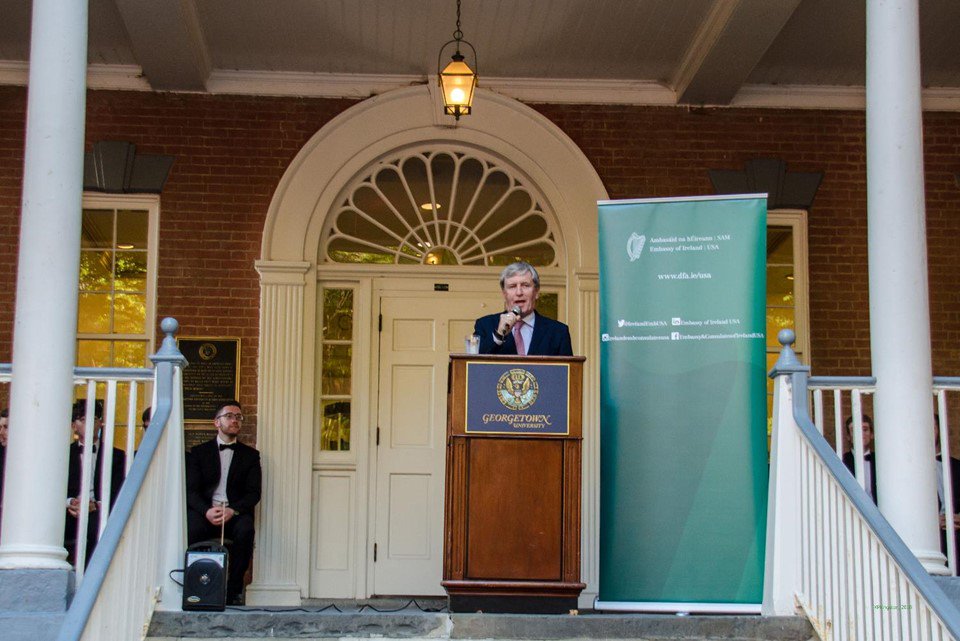 GlobalIrish's tweet image. Great article from @IrelandEmbUSA on their continued work with Irish Alumni in America. Their recent event, 'Irish Educated, Globally Connected,' was a huge success &amp;amp; is something we want to roll out to more locations around the world. Full article here:  dfa.ie/global-irish/s…