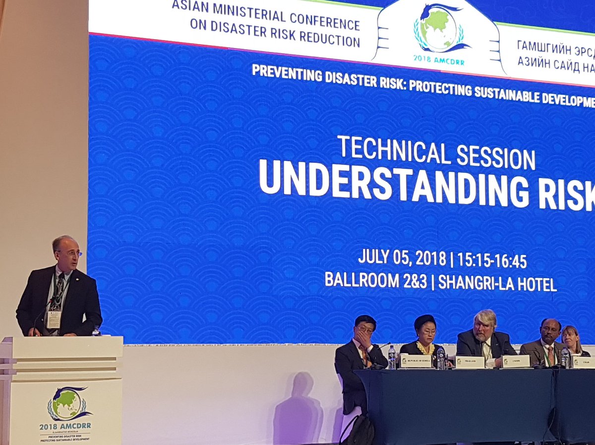Peeranan_T's tweet image. David Green @NASA discussing information that needs to be understandable, usable, and co-developed in #UnderstandingRisk at #AMCDRR2018