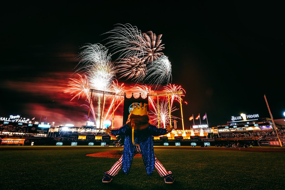 Royals's tweet photo. Fourth of July fireworks at #TheK. 😍 https://t.co/SovWcWdNL4