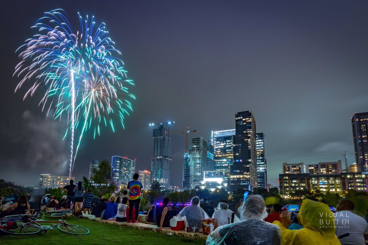 VisualButter's tweet image. You were beautiful tonight Austin!
•
#atx #AustinTx #Happy4thofJuly #longexposure #photography @KVUE @KXAN_News @fox7austin #ladybirdlake #zilkerpark #austin #fireworks #visualbutter
