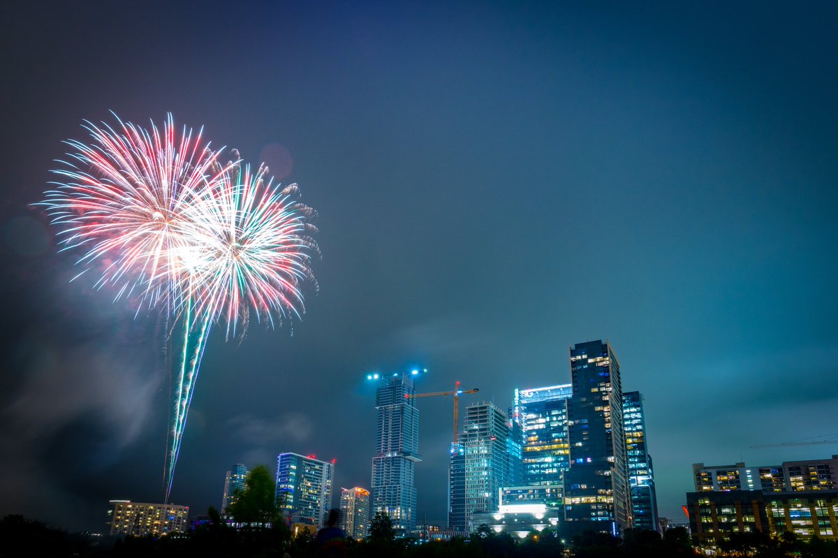 VisualButter's tweet image. You were beautiful tonight Austin!
•
#atx #AustinTx #Happy4thofJuly #longexposure #photography @KVUE @KXAN_News @fox7austin #ladybirdlake #zilkerpark #austin #fireworks #visualbutter