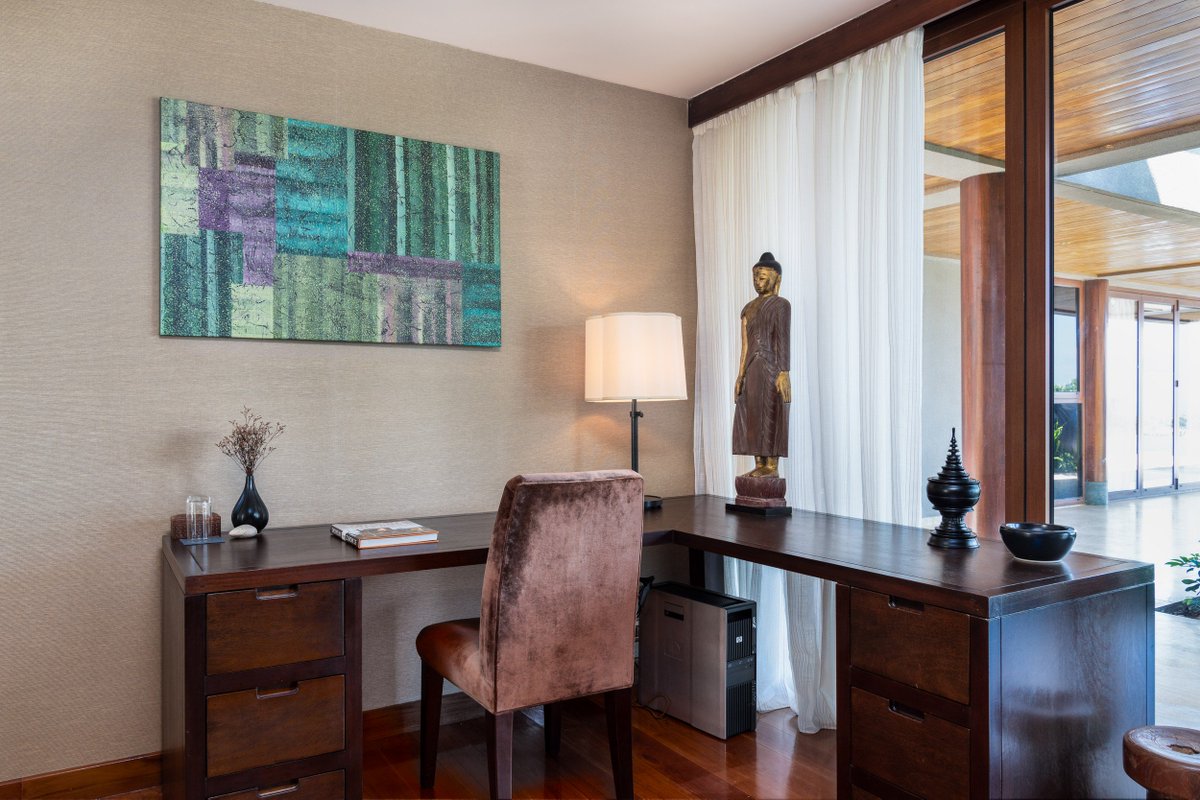 ArtLapnet's tweet photo. We are glad to live at the times where art becomes affordable and is not reserved to museums and art salons only.

Here is an example of cohabitation of contemporary painting and soft office space at beautiful @panacearetreat.

#artlap #artlapnet #abstractpainting #kohsamui https://t.co/BkaHlZzP2c