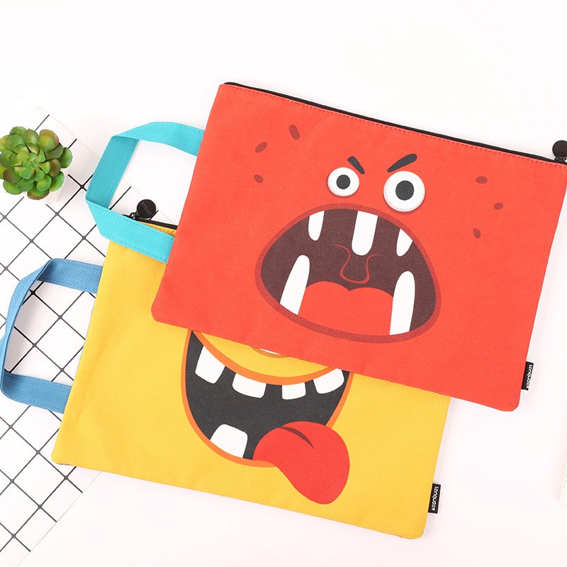eymhouse's tweet image. #EYMhouse Cute Star Alien Canvas Tote Folder
Rp 68.000
Bawa dokumen pentingmu dengan aman dan praktis dalam folder bertema alien ini!
Dengan model tote bag yang mudah dibawa serta bahan kanvas yang kuat, tas ini cocok untuk jadi bagian keseharianmu.