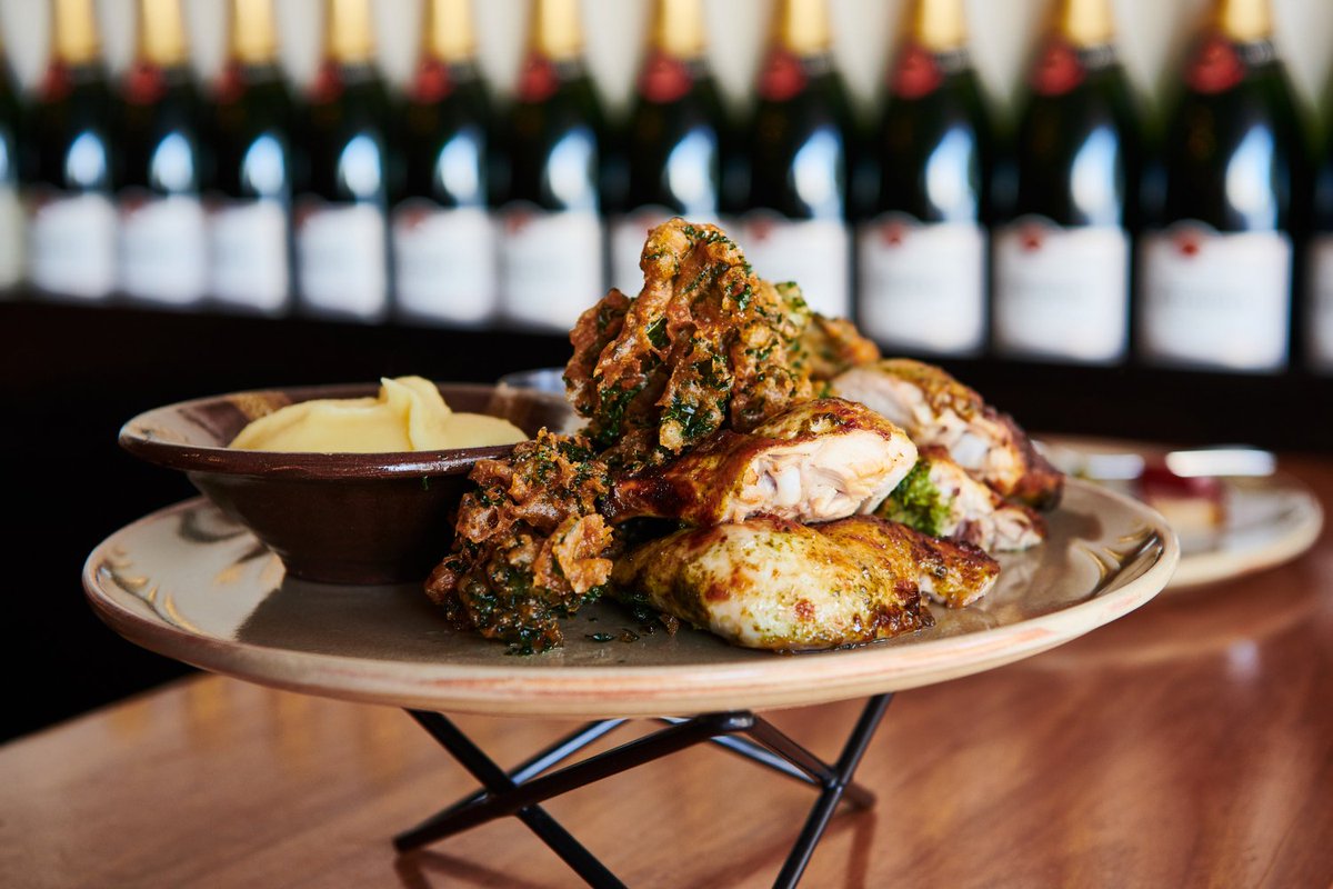 MUST WINEBAR tweet media