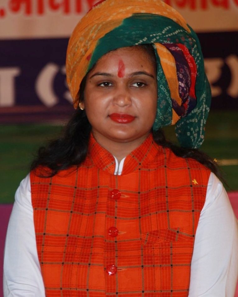 Nehasinghonline's tweet photo. सफलता_तभी_मिलती_है__जब_कल्पना*
के_ढांचे_में_कर्म_के_रंग_भरे_जाएं
#goodmorning #thursdaythoughts #motivation #Hardwork https://t.co/dI8Q0uqSUp
