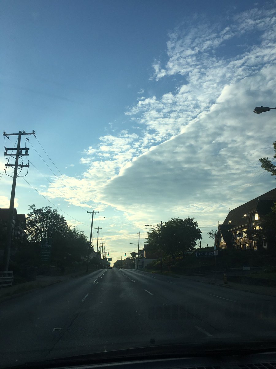 HashtagDabJesus's tweet photo. Clouds can't be right angles. https://t.co/YpGdp4BChj
