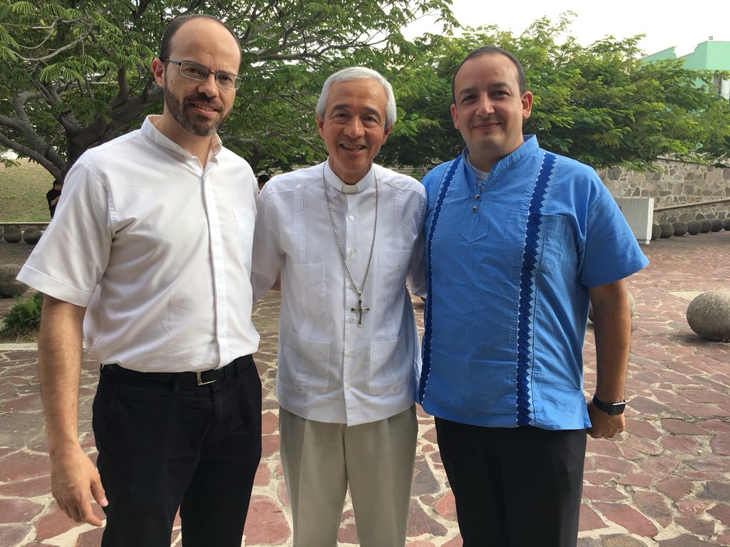 arzobispojorge's tweet photo. Saludos y bendiciones a los amigos de Puebla, Tlanepantla, Orizaba y Veracruz . Gracias por su amistad y entrega sacerdotal 🇲🇽 . https://t.co/mG8X7aNpoE