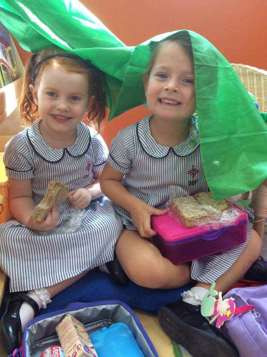 DBFFS2Turquoise's tweet photo. Making dens and enjoying lunch in them! @DubaiBritish_FS #FS1Orange https://t.co/38ZOE9c11x