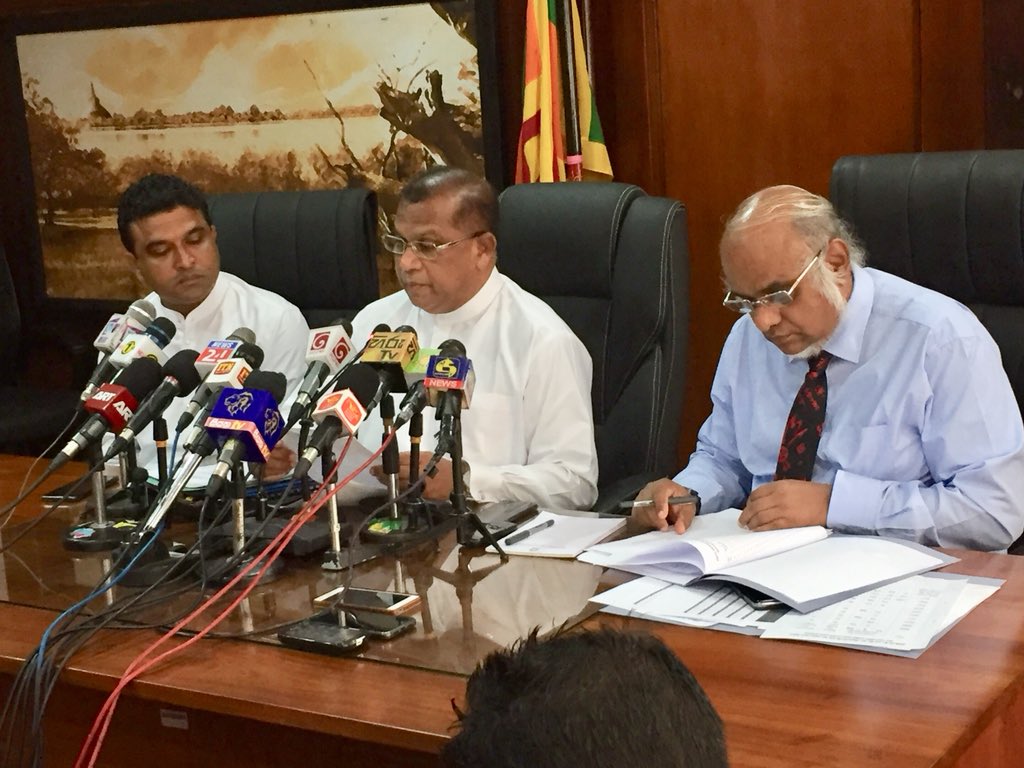 MLOsrilanka's tweet photo. නීතිය හා සාමය රුකීමට පොලීසිය දිවි හිමියෙන් කටයුතු කර තිබෙනවා. පසුගිය වසර තුන තුළ රටේ අපරාධ සංඛ්‍යාව අඩුවී තිබෙනවා. මාධ්‍යවේදීන්ට නිදහසේ කටයුතු කරගෙන යාමට අවශ්‍ය පරිසරය ඇතිකර තිබෙනවා. #lka #LawAndOrder #mediafreedom #FreedomOfExpression https://t.co/zGBdzcspFl