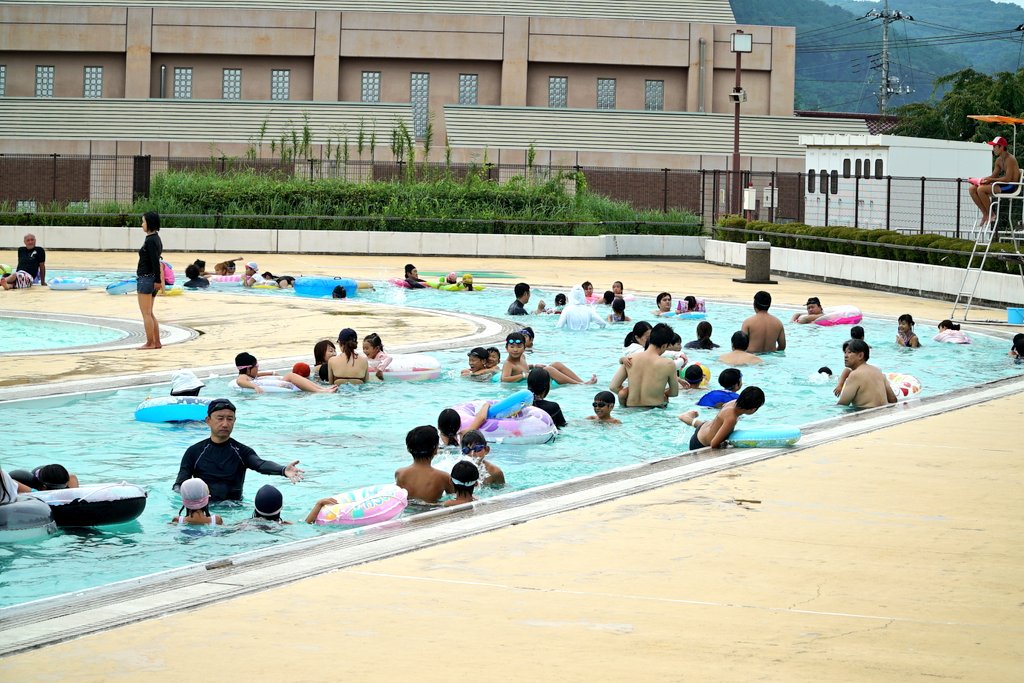 東京都羽村市 水上公園がオープンします 日時 7 7 土 8 日 14 土 9 2 日 10時 18時 利用料金 子ども 中学生以下 2時間100円 1日券0円 大人 2時間300円 1日券600円 小学校2年生以下のお子さんは 16歳以上の方の付添いが必要です