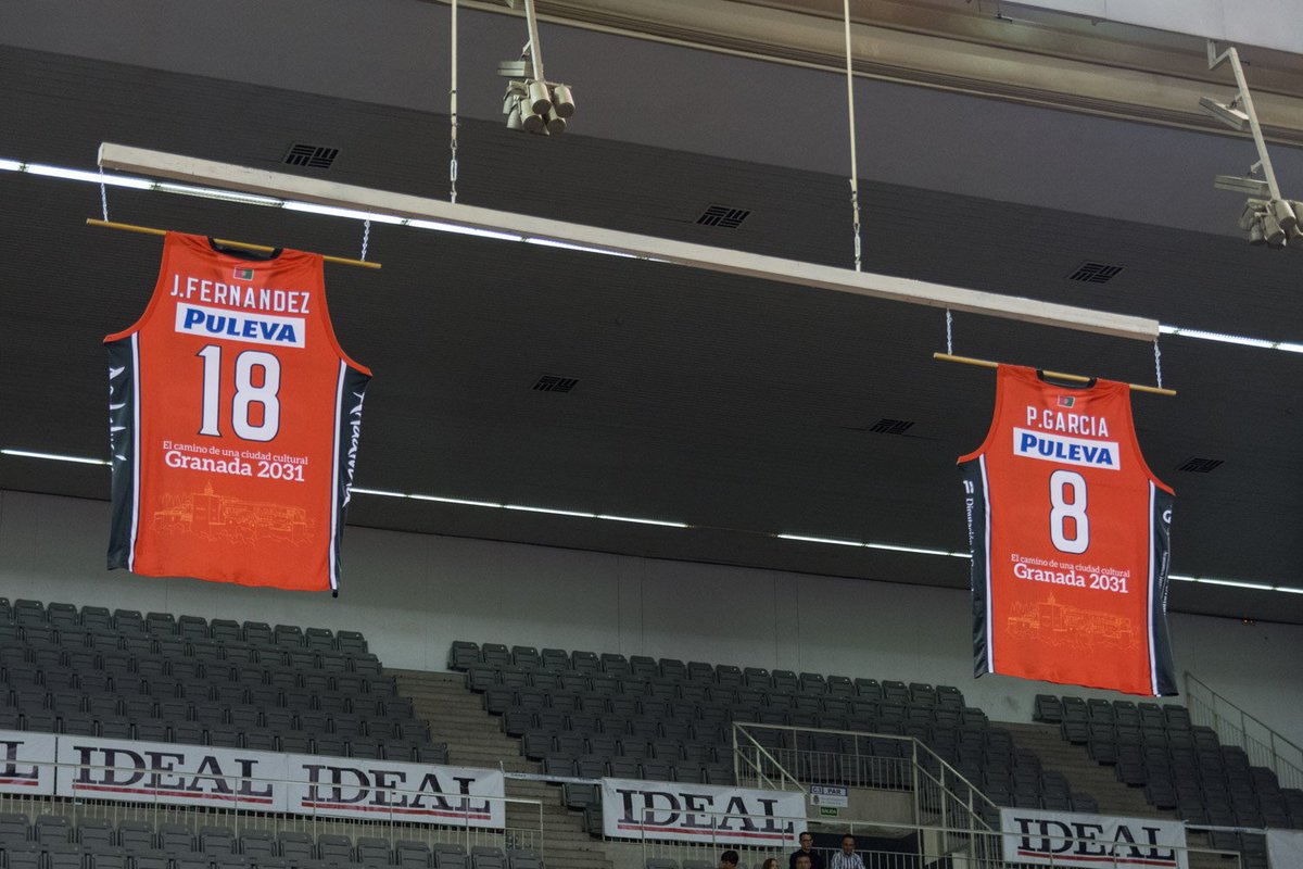 Pablo García (<a href="/PabloGarcia_10_/">Pablo Garcia Alcalde</a>): "<a href="/susof8/">Jesus Fernandez</a> y yo somos amigos, juntos decidimos dar un paso al lado. Es espectacular que mi camiseta esté colgada en el Palacio junto a la suya"

basketnazari.com/pablo-garcia-c…