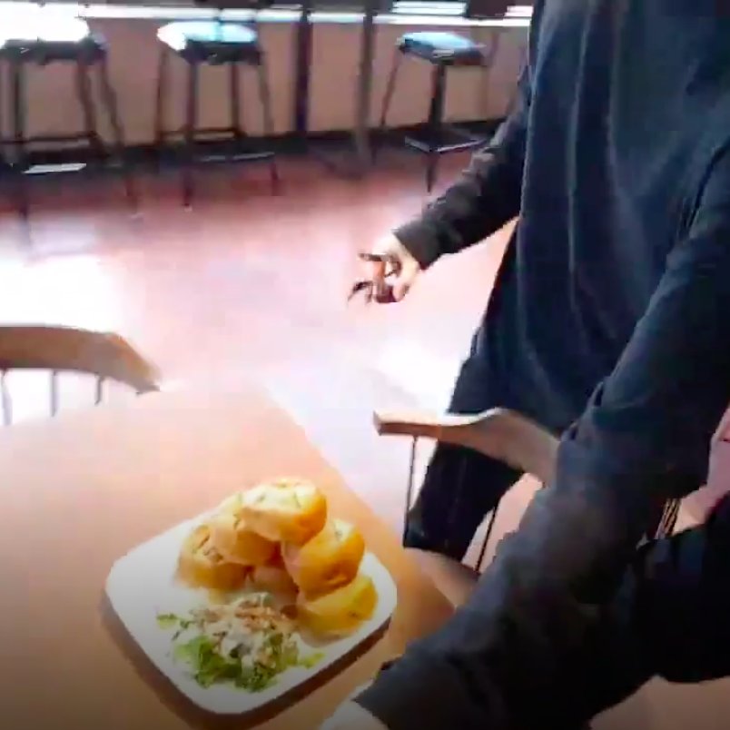 ChanSeungminHan's tweet photo. I lost it when Chan came out with the huge bowl of lettuce. Then later on, he walked out with a mountain of bread. Chan (Chris) is hungry!!!
#Chan #BangChan #CB97 #ChrisIsHungry #Leader #Food #MountainOfBread #StrayKids #District9 @Stray_Kids https://t.co/GGS5v8IUBw