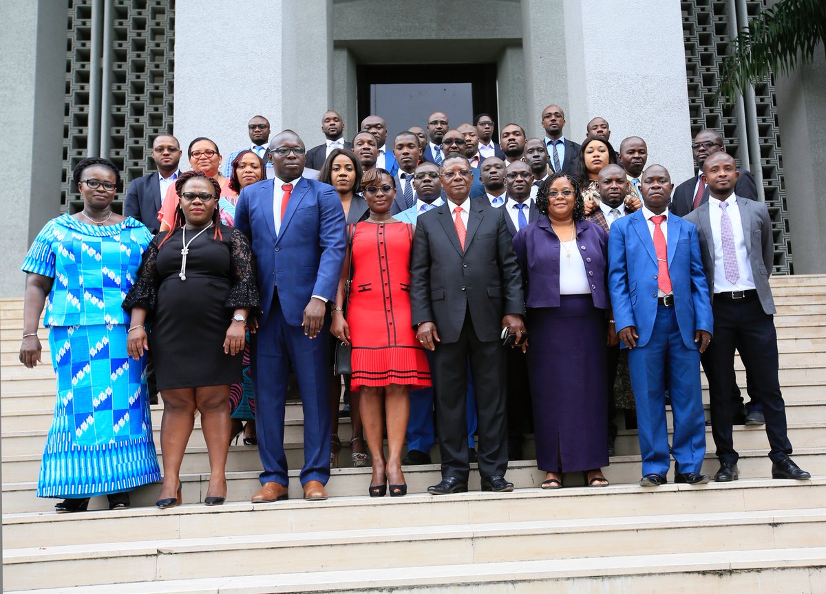 aigfci's tweet photo. Ce mercredi 4 juillet 2018, s'est tenu la prestation de serment de 37 agents de l'AIGF au tribunal de première instance d'Abidjan. 
Ils ont juré de respecter les normes établies par l'agence et de les faire respecter. 
#AIGFCI https://t.co/lbFSH3Xgjj