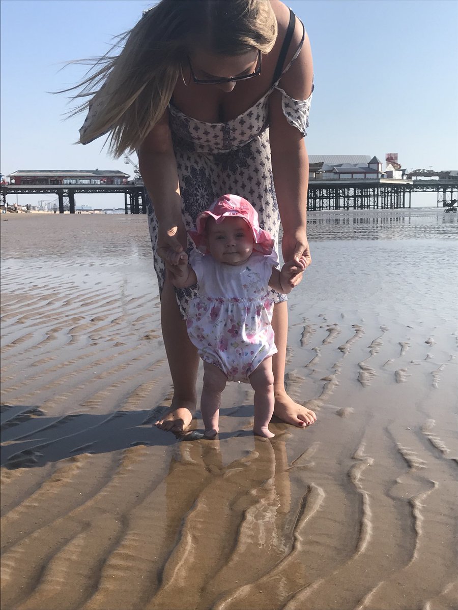 ChelBoot's tweet image. Poppy loved the beach 💗