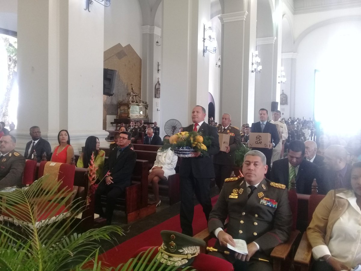 cboalcaldia's tweet photo. #05Jul Ofrenda para nuestro Dios de parte de la gran familia de la #AlcaldiaDeHeres #UnidadDeLosPatriotas #UnionCivicoMilitarPorLaPatria https://t.co/vTzHMjsyy0
