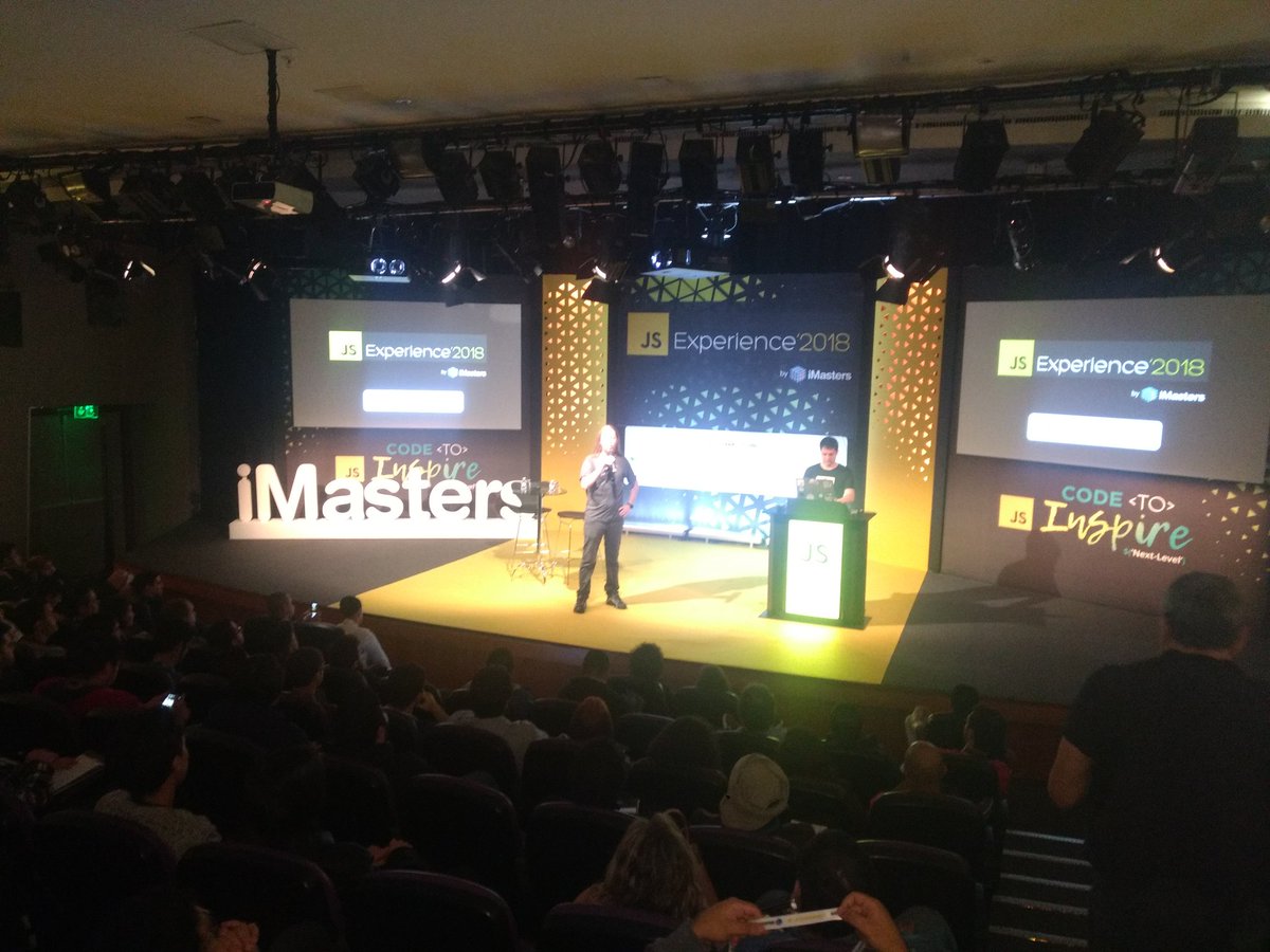 iMasters's tweet image. Começamos! #jsexperience2018 Após a abertura do @netojoaobatista, @derekstavis assumiu o palco para falar sobre #javasript event loop além do setinterval