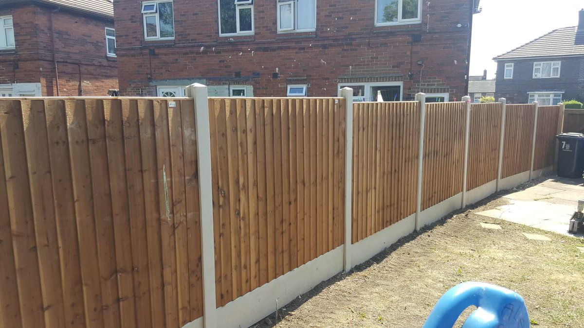 DonmacSolutions's tweet image. Before and after of a garden makeover. New fence panels fitted and new gates. Looks amazing and customer is very happy. #teamwork #proudofourteam