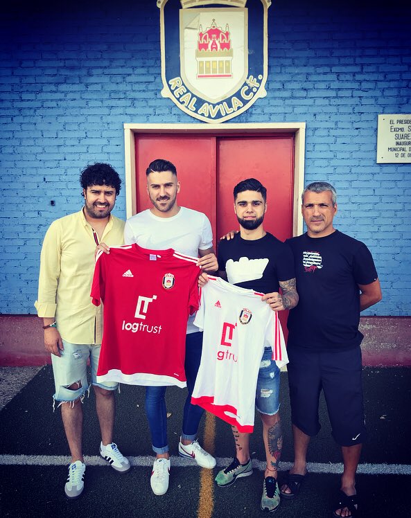 RealAvilaCF's tweet photo. 💣 RENOVACIONES | 😍 @javidemesa y @rubenramiro37 continuarán una temporada más defendiendo la encarnada y levantando pasiones por los campos de CyL 🤩🏃🏻♂️🤟
#SentimientoEncarnado
#QueBuenoQueVinisteis
#JDM10
#RR7
💉🔴🔵⚽️ https://t.co/2SVYZafftG