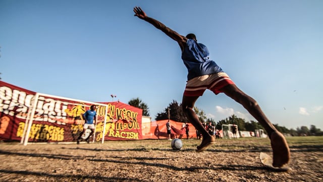 E’ in corso la 22esima edizione dei Mondiali Antirazzisti, a #CastelfrancoEmilia. Dal 4 all’8 luglio lo sport unirà tutti contro le discriminazioni: 140 squadre da tutto il mondo per partite inclusive e antissesite, concerti, campeggio e cibo per tutti!urly.it/3c1s