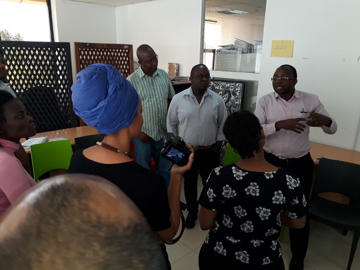 Osckim's tweet photo. @SautiyaVijana Values Day 2018. Gender Training!
#WeAreRestless #ValuesDay2018 https://t.co/56uOU265pc