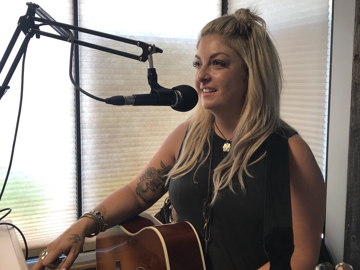 ☀️ Danielle Bourjeaurd ☀️ is in the studio this morning with KT!
Check out her EP by following this link 👇
open.spotify.com/artist/7tZrLnm… 

#CHAWcountry #ManitoulinIsland #TheMorningBuzz #HappyHour #LakeSide
#CountrySortaWay