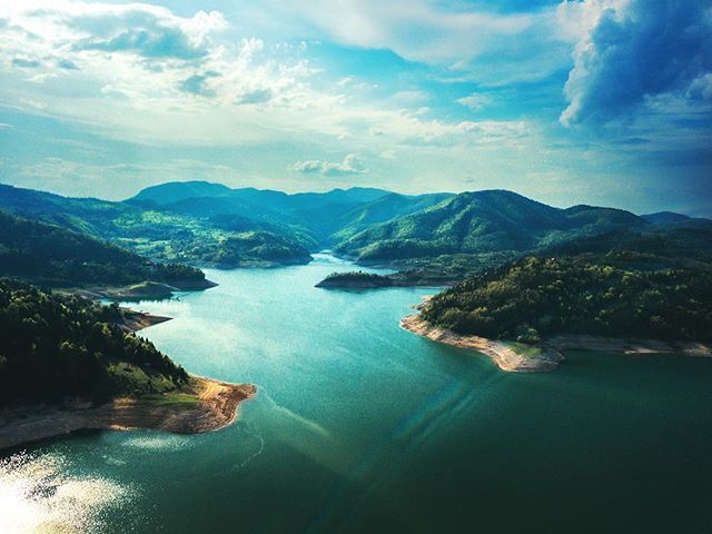 bernardbodo_com's tweet photo. Ovakve prirodne lepote valja osmotriti iz raznih perspektiva, pogotovo su najinteresantnije ove ptičije, tek se tu može sagledati prava razmera i prostranstvo! 🇷🇸
.
.
.
.
.
.
#mavic #mavicpro #polarpro #ig_serbia #srbija_u_slikama #istrazisrbiju #vis… https://t.co/DX09pi0VmL https://t.co/zqODFQ1tC6