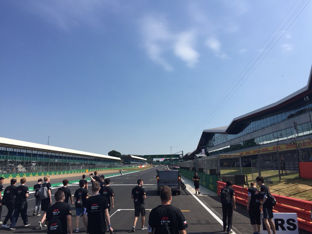 Day 2 started on the grid of Silverstone and still goes on. 
Next ist the fitness test 👀