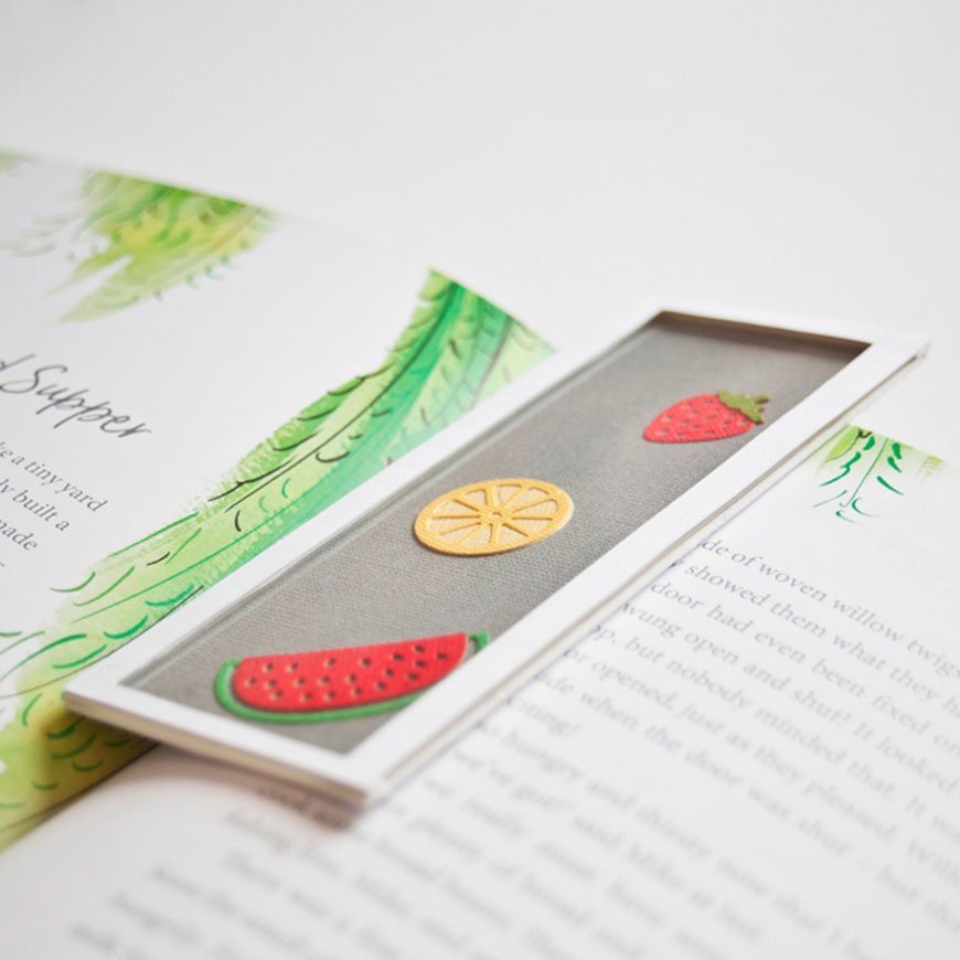 Revive your much-loved books with a fruitful and funky book mark that will look fabulous when reading your favourite summer novel by the pool. 
.
.
.
#bookmark #book #summerread #fruit #cardstock #craft #crafting #crafty #papercraft #xcut #papermania #docrafts #westdesign
