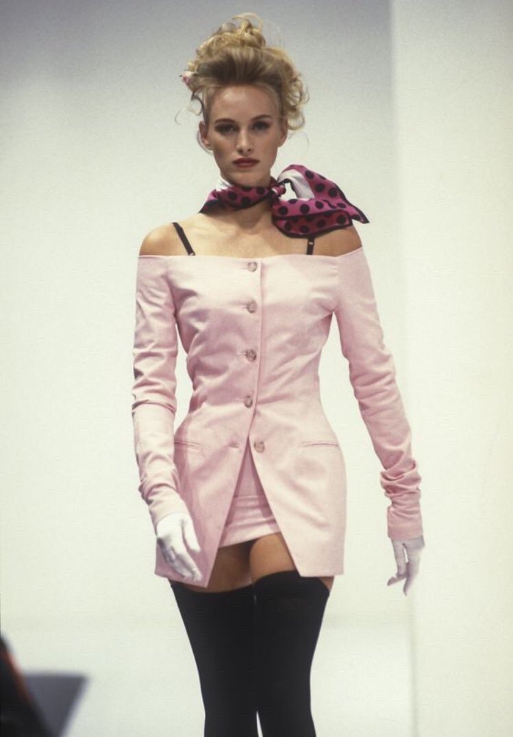 ERlKAHANSON's tweet photo. Dolce and Gabbana S/S 1992 https://t.co/Vi50HTwmL9