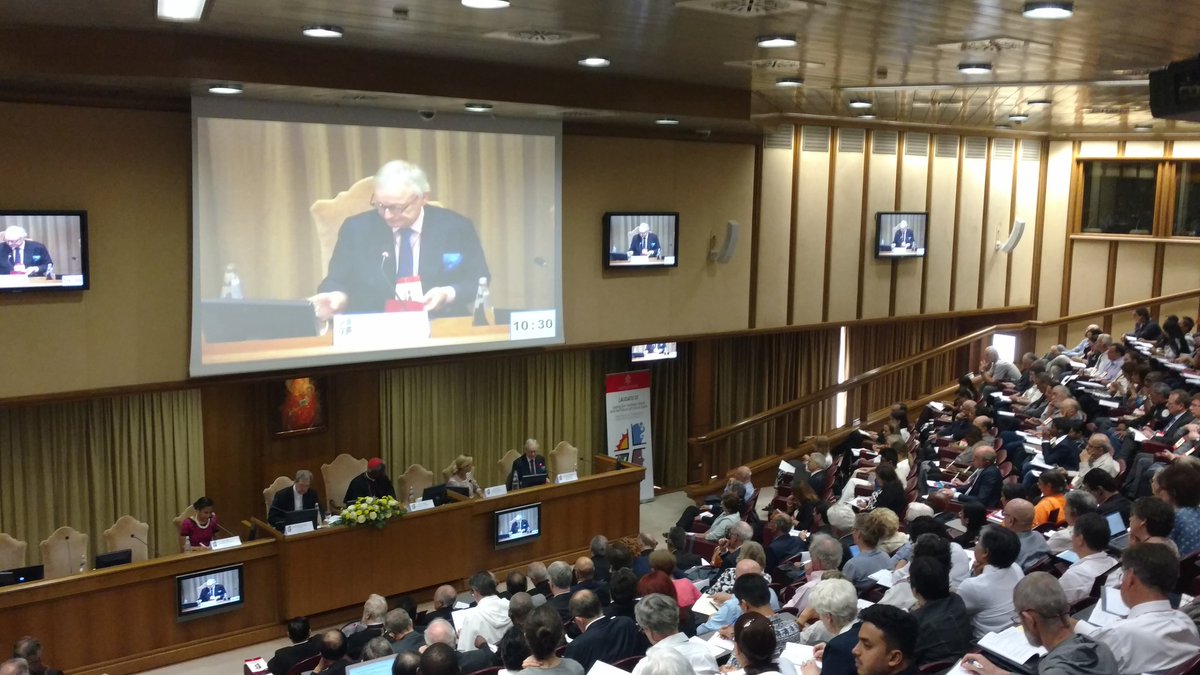 tomasinsua's tweet image. "Urgency &amp;amp; Hope go together" / "Jesus could have done it alone, but he decided to use the 5 loaves and 2 fish of the young boy to multiply them" - Lord Deben