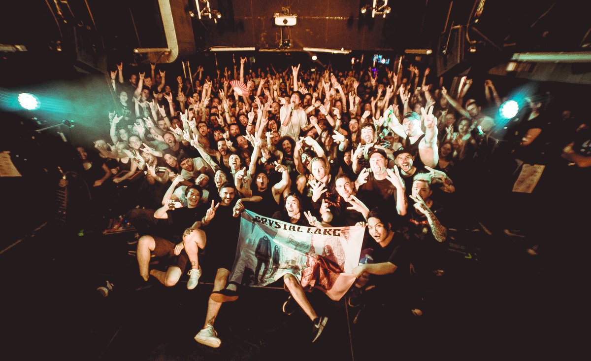 CrystalLake777's tweet image. UK/EUROPE TOUR 
Day4 in Paris, France 🇫🇷

@oceansatealaska @kingdomofgiants @Shieldsuk を迎え灼熱の夜に。また@ChunknocaptainC や @beingasanocean のメンバーも会いに来てくれて仲間の繋がりを再確認した最高の日となりました。

Paris, see you in JAPAN EXPO!!!

Photo: @johngyllhamn