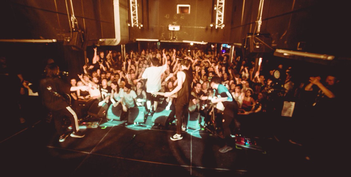 CrystalLake777's tweet image. UK/EUROPE TOUR 
Day4 in Paris, France 🇫🇷

@oceansatealaska @kingdomofgiants @Shieldsuk を迎え灼熱の夜に。また@ChunknocaptainC や @beingasanocean のメンバーも会いに来てくれて仲間の繋がりを再確認した最高の日となりました。

Paris, see you in JAPAN EXPO!!!

Photo: @johngyllhamn