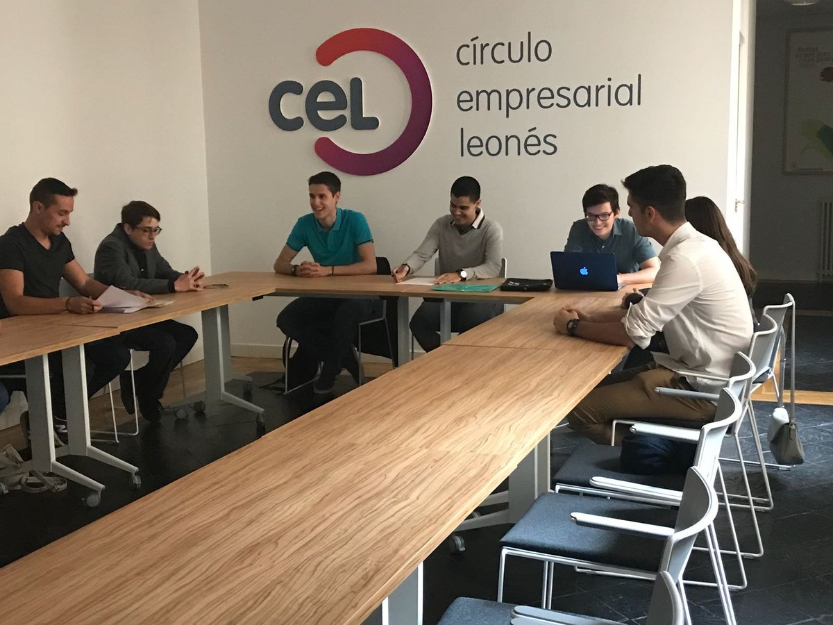 cel_leon's tweet photo. 🔝El pasado lunes, Me Quedo (plataforma para fomentar la relación entre estudiantes y empresas) celebró una reunión en la sede de #CelEmpresas sobre el desarrollo demográfico y las tendencias de población en los últimos años en #leonesp. https://t.co/NvZYX6843D