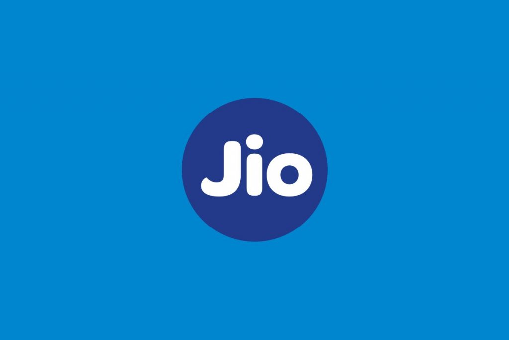 xdadevelopers's tweet photo. Reliance announces the JioPhone 2 and Jio GigaFiber FTTH service https://t.co/fEI7fuhWgS https://t.co/MBCLjoB9ub