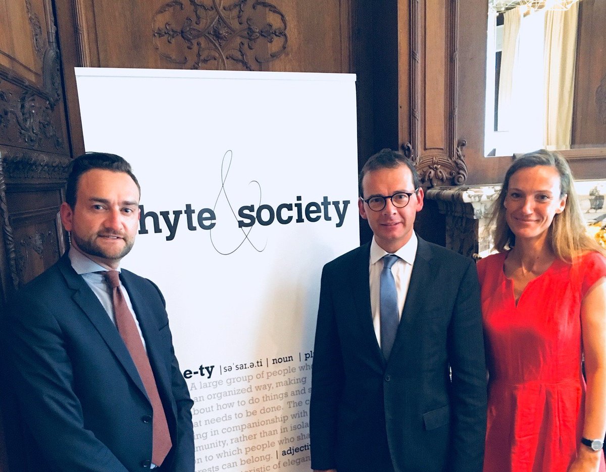 Whyte_CA's tweet photo. Interessante ideeënuitwisseling met CD&V voorzitter @wbeke over het belang van wisselwerking tussen bedrijfswereld en politiek, ook op lokaal niveau. @benjamin_dalle #whyteatwork #whyteandsociety #politics https://t.co/aiFtN0SR5x