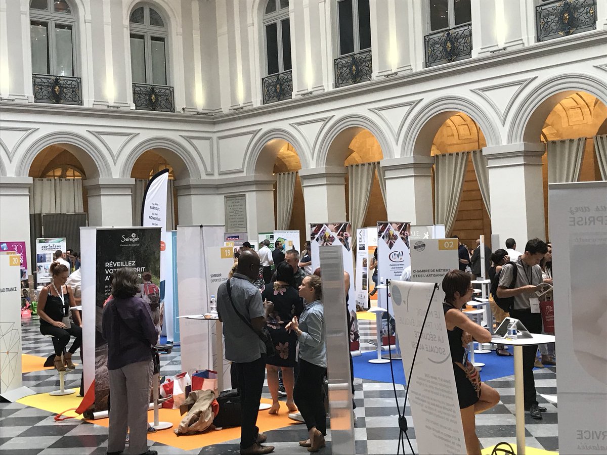 VPETORIN's tweet photo. #FCA2018 ce jour @CCIBdxGironde !Déjà de nombreux visiteurs pour la #creationdentreprises sur #Bordeaux et #Gironde ... et avec une démo live de la market place @CCIstore présentant les #eservice pour les #entrepreneurs https://t.co/mcjEZY5IC5