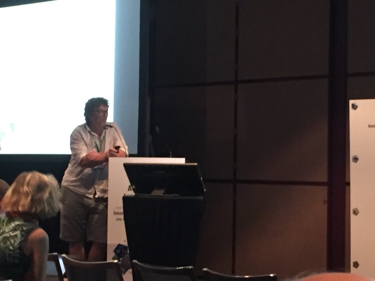 PeretLab's tweet photo. Benoit Lacombe @lacombebenoit1 speaking at #ACPD2018 about regulatory networks involved in nutrient sensing ! Also organiser of the soon to come #IPMB2018 meeting in Montpellier ! 😎 https://t.co/S5cZlaWqu9