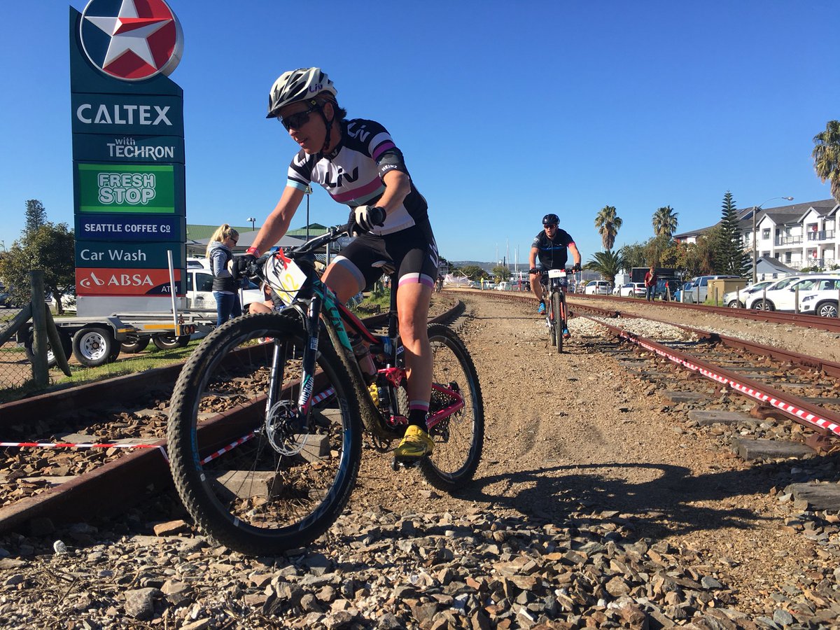 Fienie leading the ladies race with <a href="/VickyVDM_/">Vicky van der Merwe</a> chasing hard!