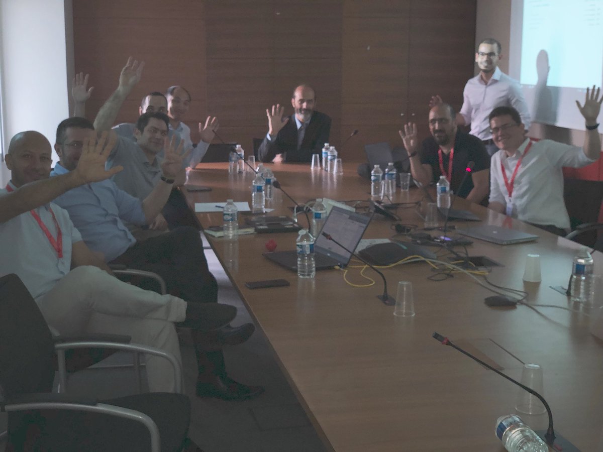 A lot of questions and good feedback during #JupyterHub workshop at #TechWeekSG <a href="/SG_InsideIT/">SG InsideIT</a> #GreatPlaceToCode #TeamSpirit