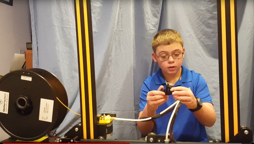 3D Maker Kid prints a 3D Benchy 3dbenchy.com/3d-maker-kid-p…