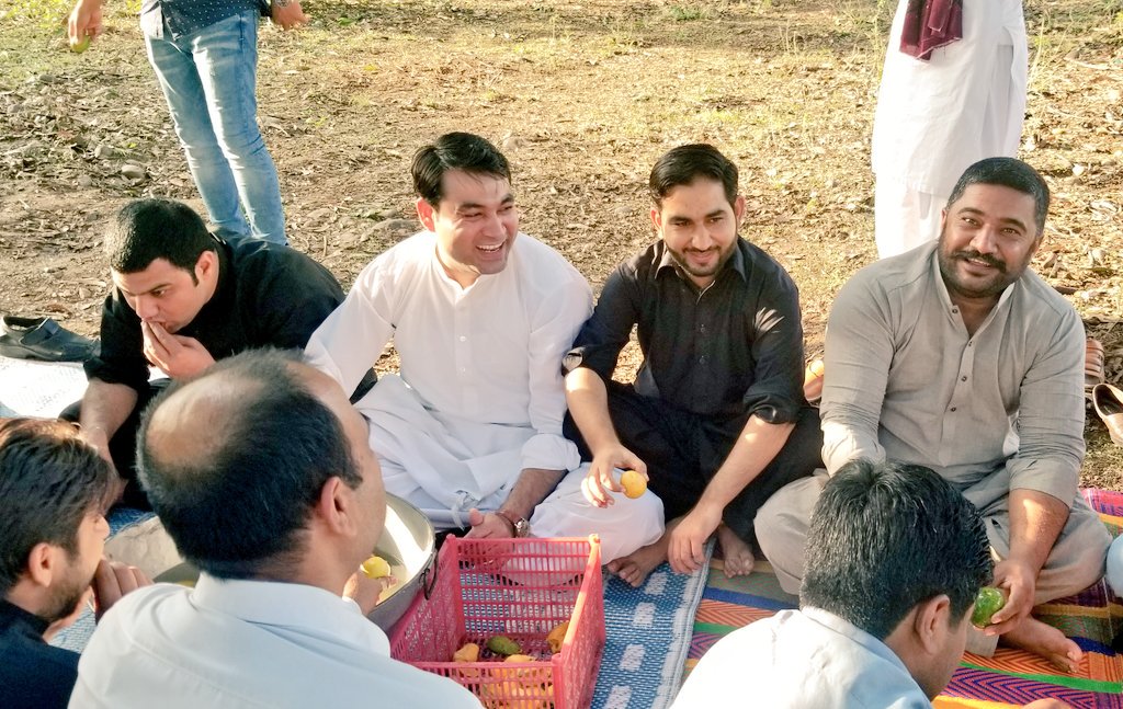 UmrPTI's tweet photo. Mango party #watala https://t.co/zLBsd6uwR9