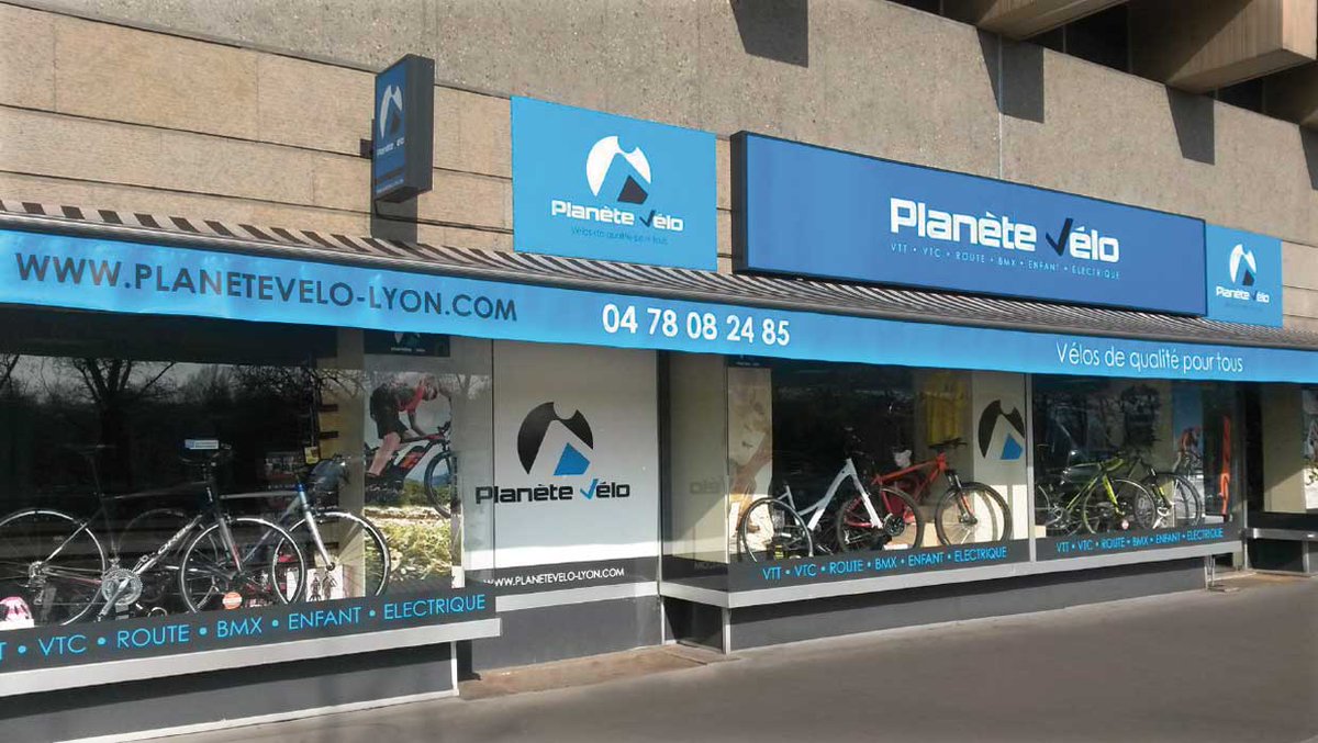 ddetpardi's tweet photo. @ddetpardi s'est chargé de l'identité visuelle et de la #signalétique de Planète Vélo Caluire.
#logo #lyon #communication #GraphicDesign #graphisme #vélo #store #bike #artwork #creative #identity https://t.co/iZDDzRgc6l