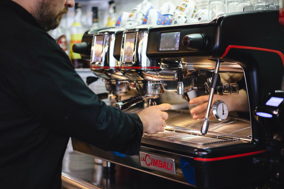 rest_guito's tweet photo. UN CAFÉ ...ni tan fácil ni tan sencillo como parece...en su proceso de elaboración hay un ingrediente que sólo aquellos que se acerquen por nuestro local sabran,rest_guito, el lugar elegido para regalarte un dia diferente, no lo pienses...no lo dudes,sólo déjate llevar, #cafeilly https://t.co/IJnh8UWjnh
