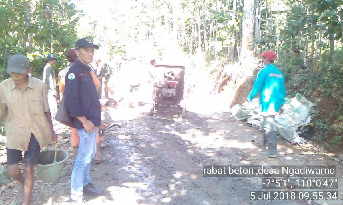KendalHandal's tweet photo. Pendampingan Pengerjaan Rabat Beton Desa Ngadiwarno, Sukorejo dengan Vol= 350 x 3 x 0,12 anggaran Rp155.000.000,- maks pengerjaan 10 hari.
@jokowi @MirnaAnnisa01 @SatgasDanaDesa @AhmadErani @KemenDesa @EkoSandjojo @LiputanKendal @Diskominfo_Kdl @DISPERMADES_JTG @tppindonesia https://t.co/pwTI08EpnL