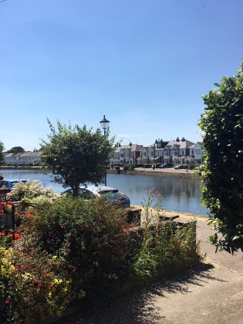 CCLettings's tweet image. We are very lucky to have some stunning properties available by the water currently! Click the following links to @rightmove to take a look bit.ly/2zba1Fn bit.ly/2NtnRpO #property #RealEstate #lettings @GunwharfQuays #Portsmouth #Emsworth #CCLettings